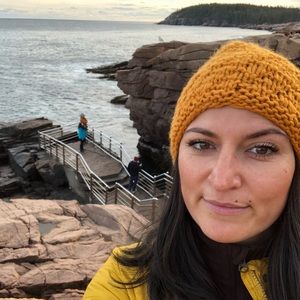 Meet your Posher, Mirela